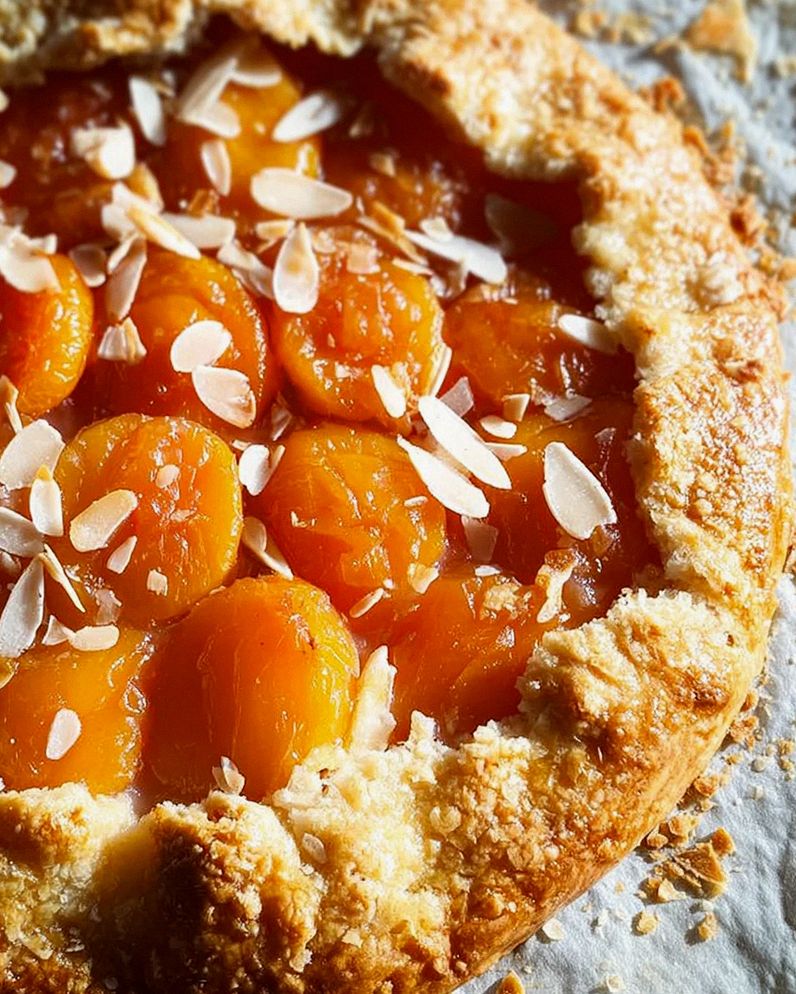 Aprikosen-Galette mit Mandelplättchen