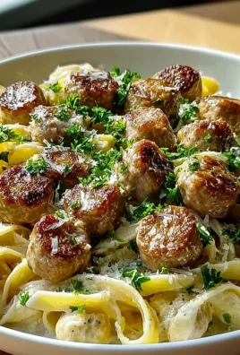 Knoblauchbutter-Wurstbisse mit cremiger Parmesan-Pasta
